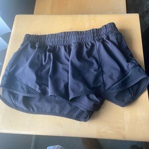 Hotty hot 2.5 inch low rise lululemon shorts